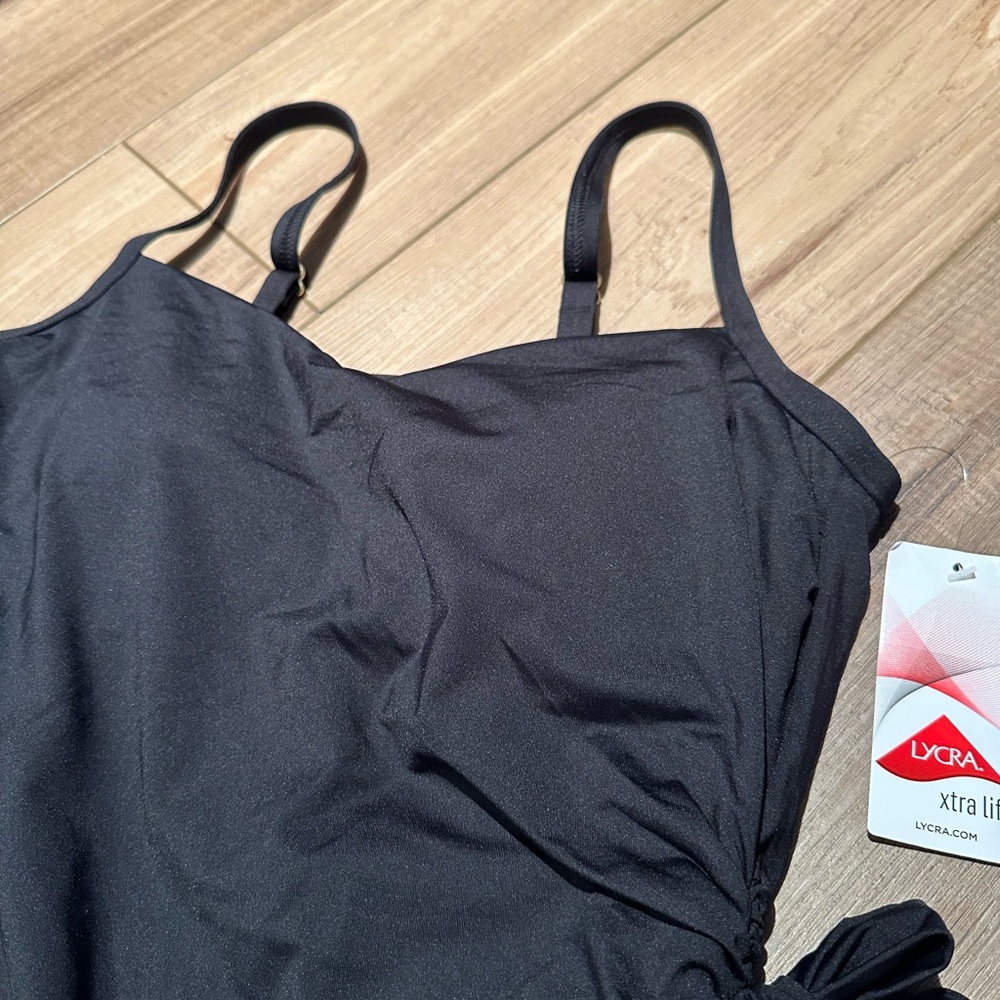 WINTER SALE! Land’s End One Piece Swimsuit (size 8) - Picture 7 of 10